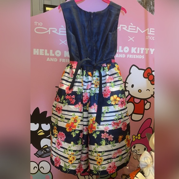 Blue dress with flower pattern on the skirt. - Picture 5 of 8